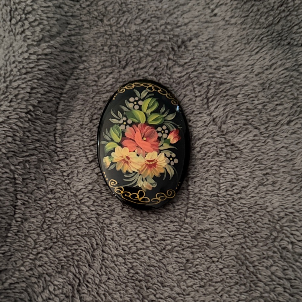 Vintage Floral Oval Brooch with Gold Accents